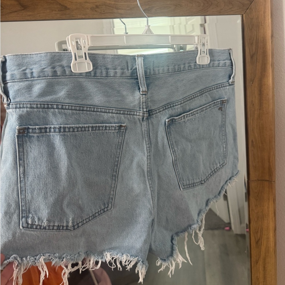 Madewell Buttonfly Relaxed Denim Shorts in Cedarcroft Wash - Picture 6 of 7